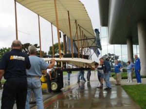 Loading the center wing cell on the forklift
