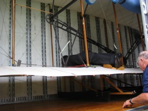 Loading the center wing cell on the forklift